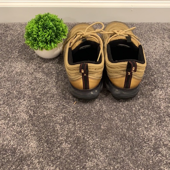 Nike Air VaporMax 97 Metallic Gold - Picture 5 of 12